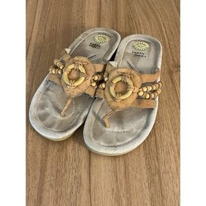 Earth Shoes Logan Leather Sandals Women's Tan Casual Beaded Thongs Sz 8